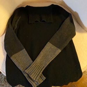 Vince cashmere turtleneck sweater xs.